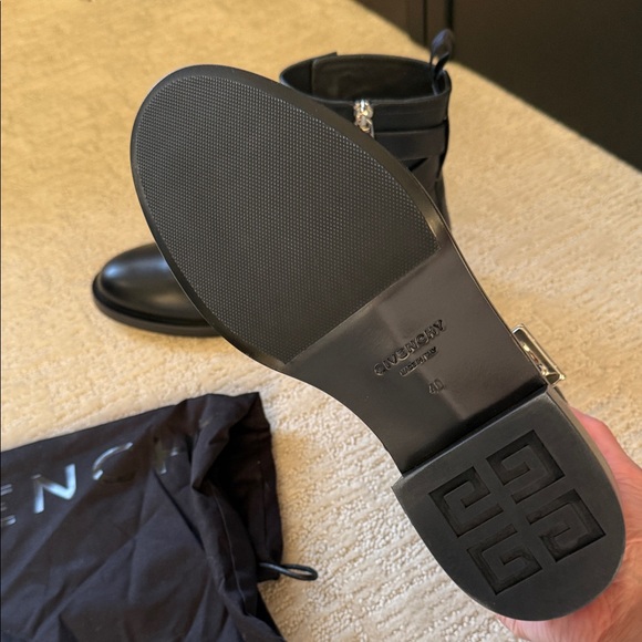 Givenchy Padlock boots - Picture 6 of 9